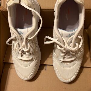 Easy Spirit Cream Women's Sneakers